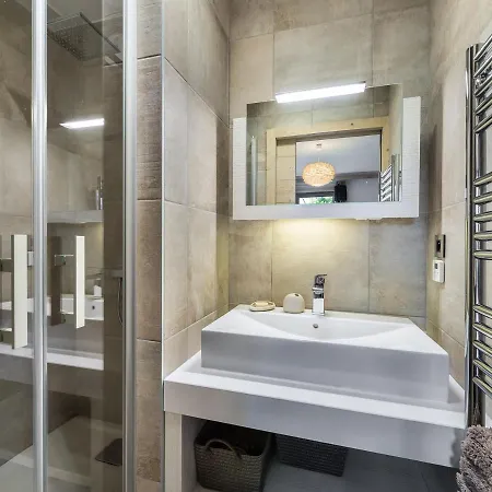 Familial Au Centre De Avec Parking Et Wifi - Fr-1-562-36 Appartement *